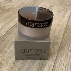 Laura Mercier loose setting powder